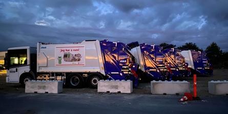 Fyldte skraldebiler tidligt om morgenen