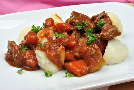 Kartoffelmos og gullasch